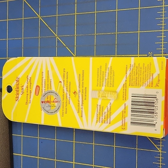 Skintimate Spark Razor New In Box - Picture 2 of 2